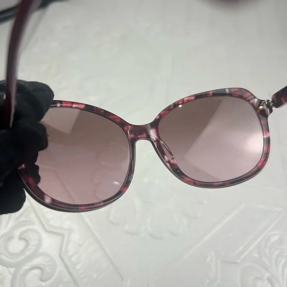Prada Women display picture 2